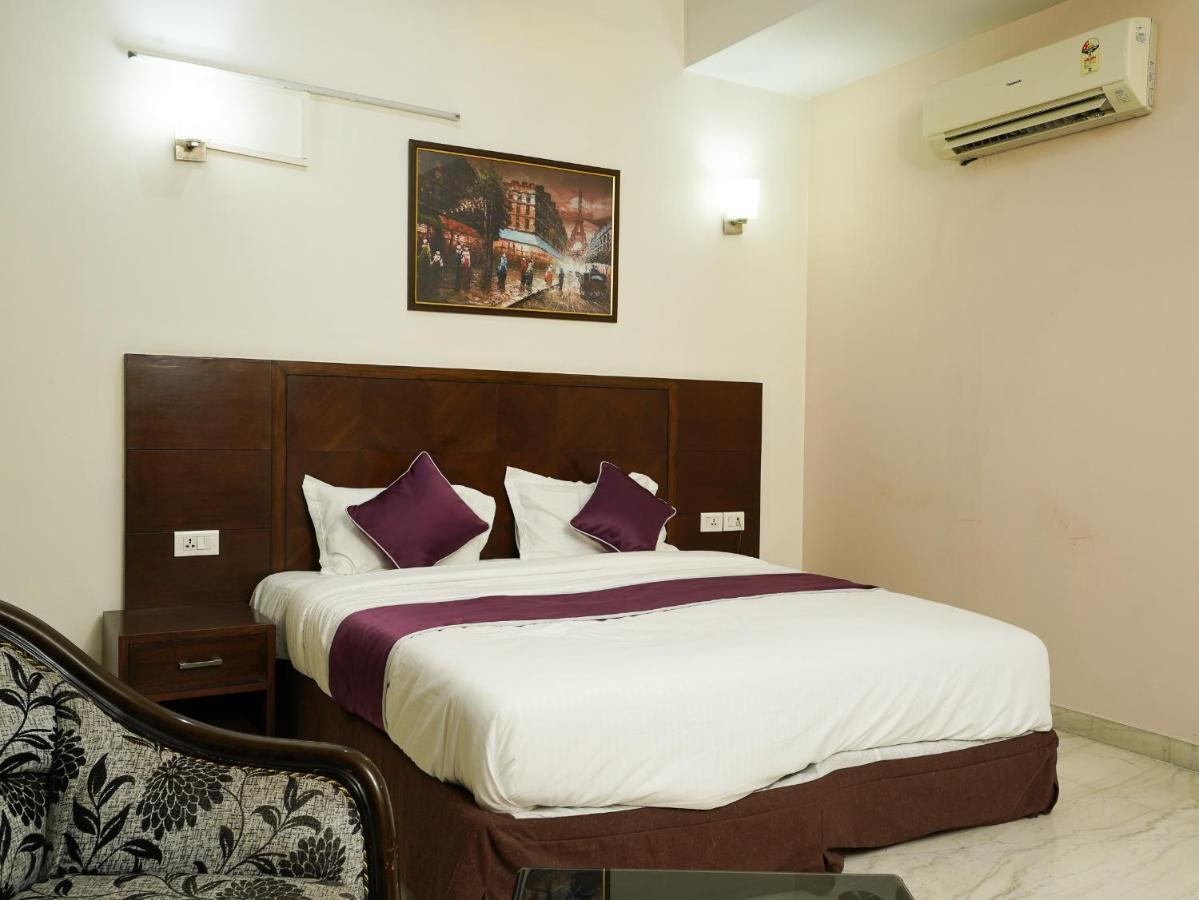 Lime Tree Hotel Sushant Lok Gurgaon Sector 29 Next To Iffco Chowk Metro מראה חיצוני תמונה