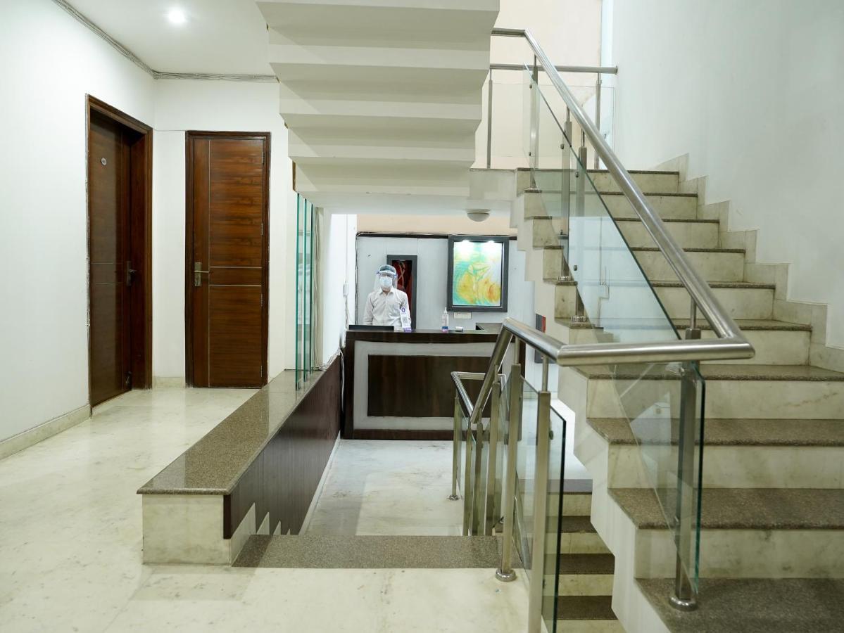 Lime Tree Hotel Sushant Lok Gurgaon Sector 29 Next To Iffco Chowk Metro מראה חיצוני תמונה