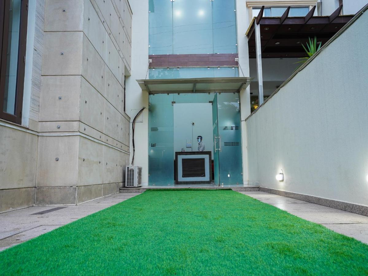Lime Tree Hotel Sushant Lok Gurgaon Sector 29 Next To Iffco Chowk Metro מראה חיצוני תמונה