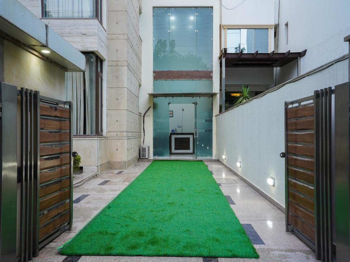 Lime Tree Hotel Sushant Lok Gurgaon Sector 29 Next To Iffco Chowk Metro מראה חיצוני תמונה