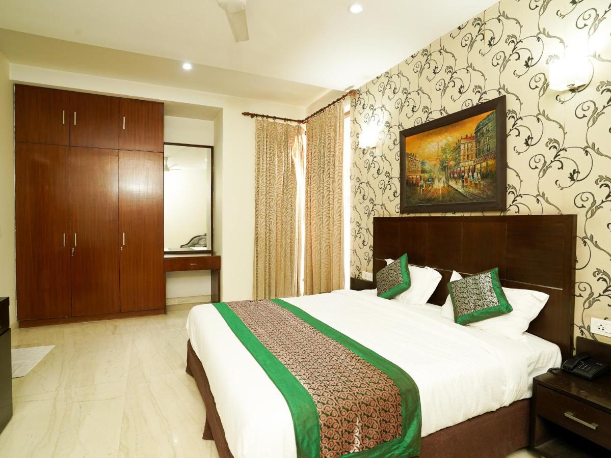 Lime Tree Hotel Sushant Lok Gurgaon Sector 29 Next To Iffco Chowk Metro מראה חיצוני תמונה
