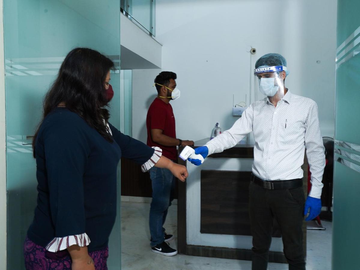 Lime Tree Hotel Sushant Lok Gurgaon Sector 29 Next To Iffco Chowk Metro מראה חיצוני תמונה