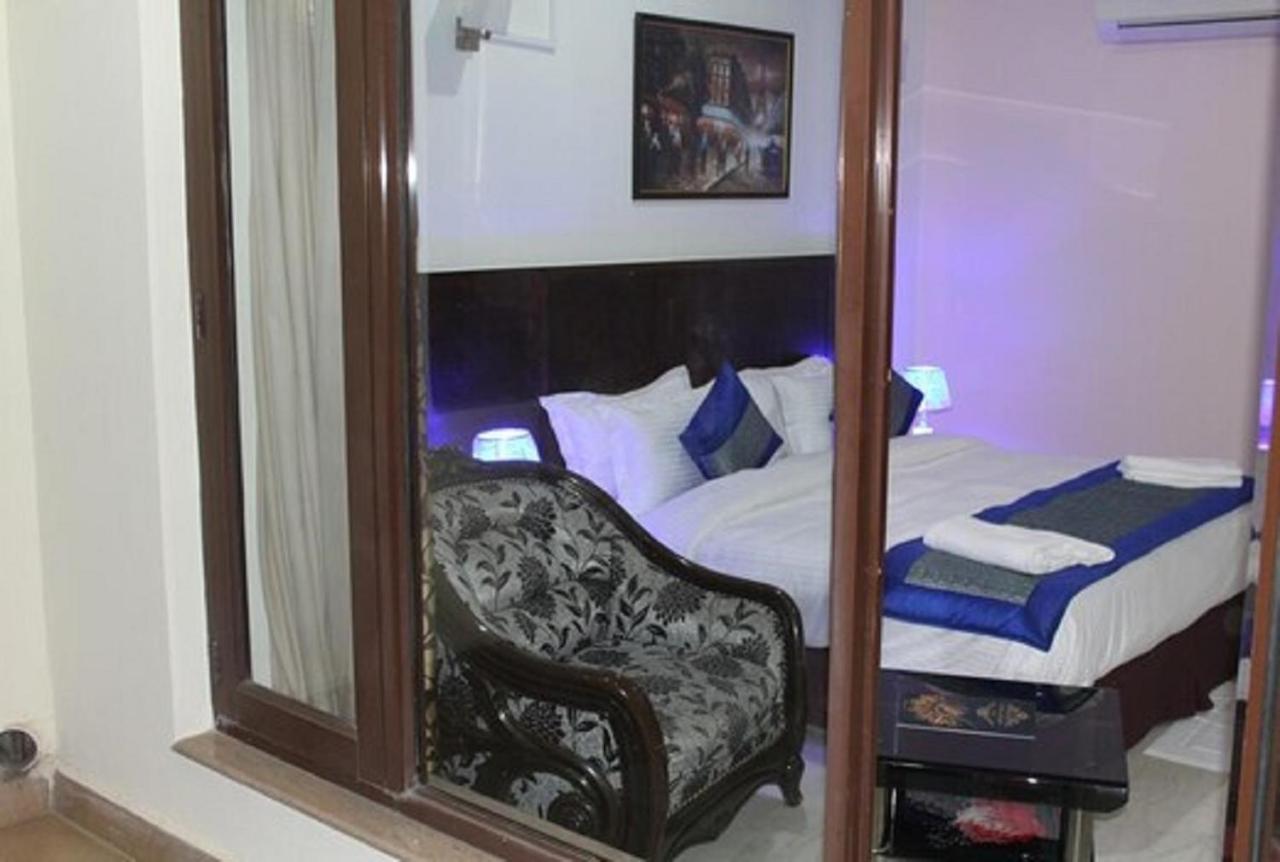 Lime Tree Hotel Sushant Lok Gurgaon Sector 29 Next To Iffco Chowk Metro מראה חיצוני תמונה