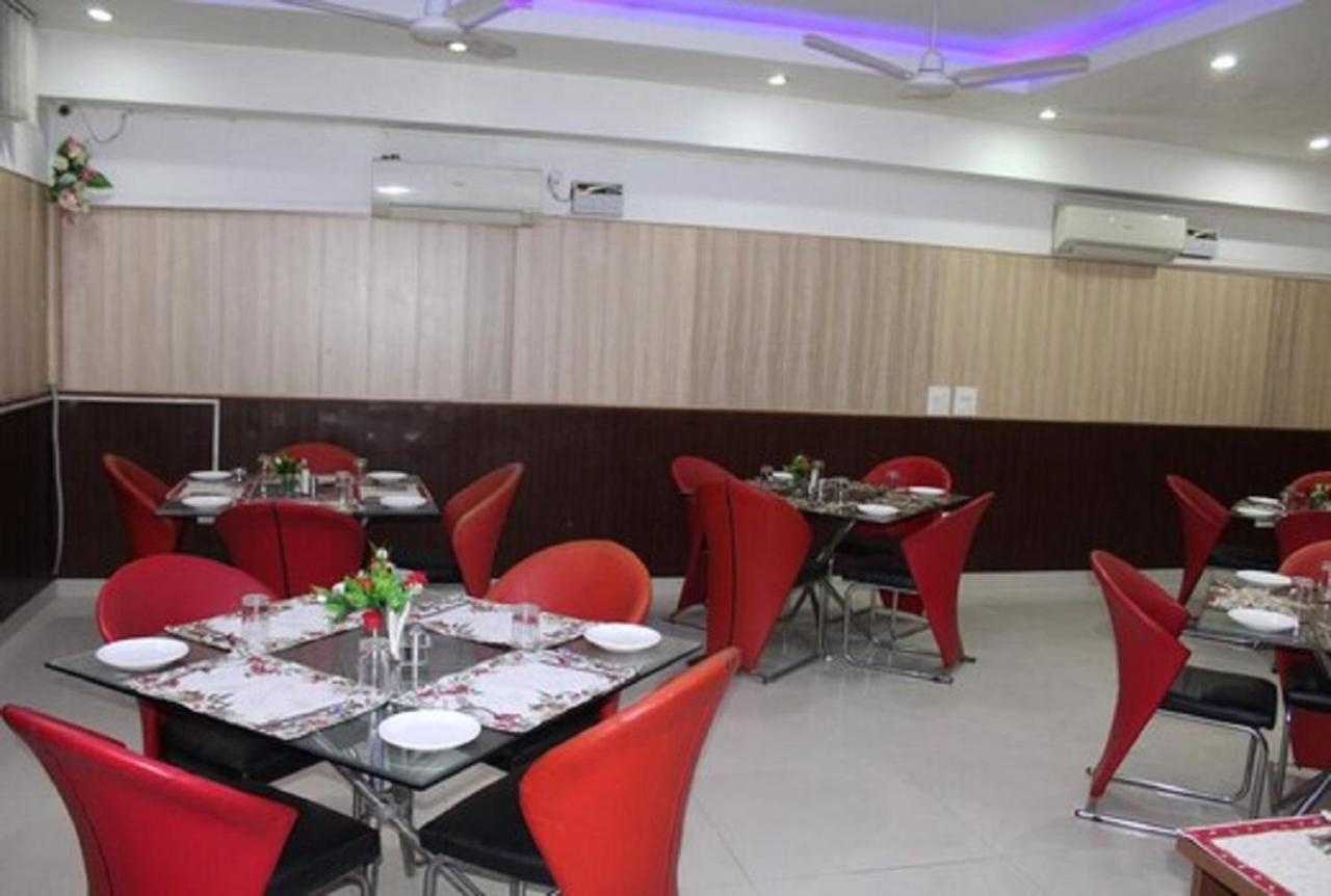 Lime Tree Hotel Sushant Lok Gurgaon Sector 29 Next To Iffco Chowk Metro מראה חיצוני תמונה