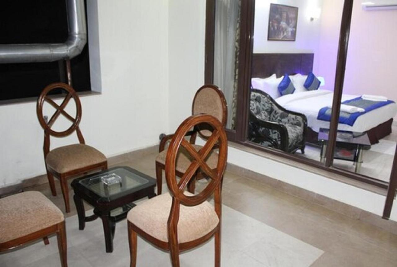 Lime Tree Hotel Sushant Lok Gurgaon Sector 29 Next To Iffco Chowk Metro מראה חיצוני תמונה