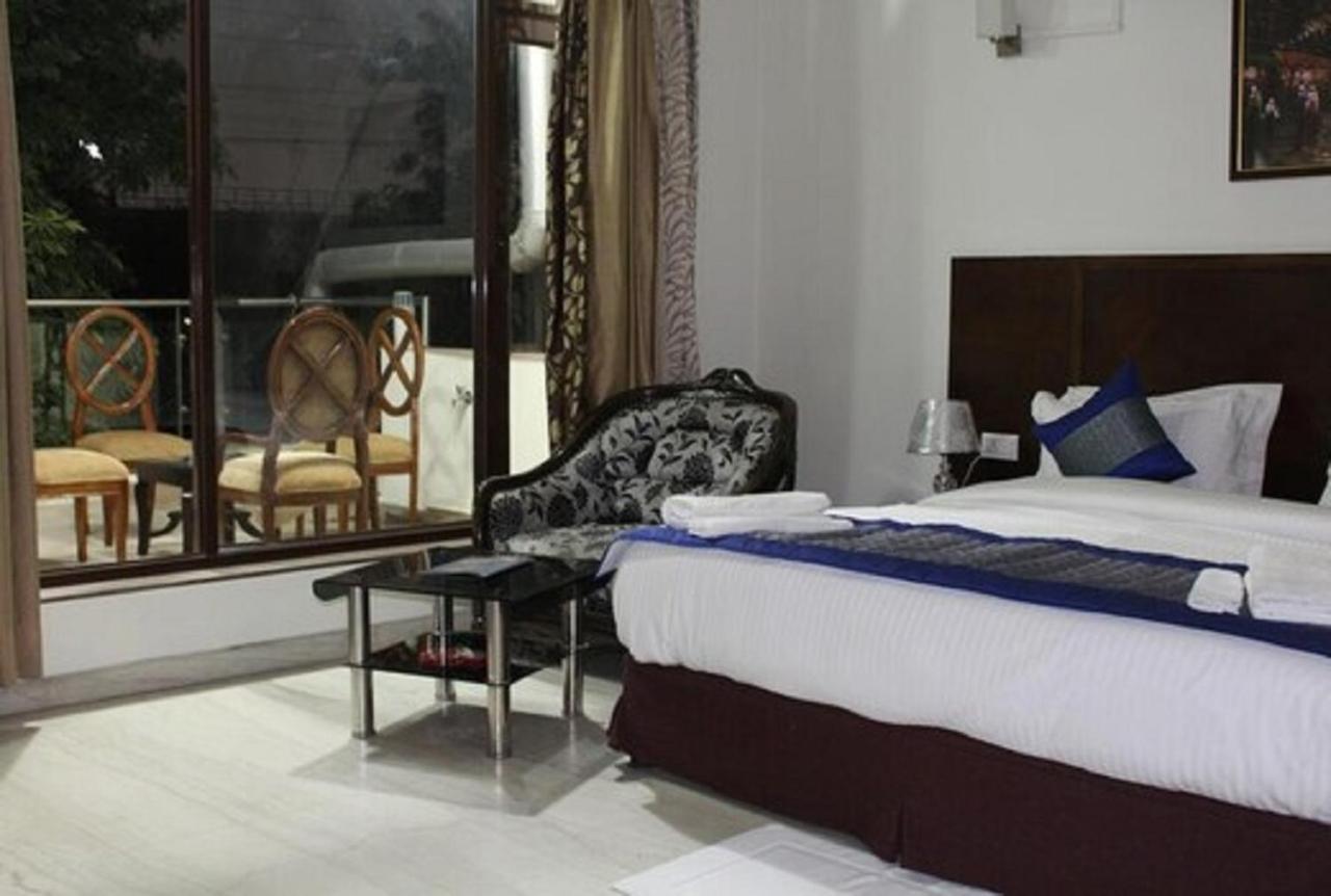 Lime Tree Hotel Sushant Lok Gurgaon Sector 29 Next To Iffco Chowk Metro מראה חיצוני תמונה