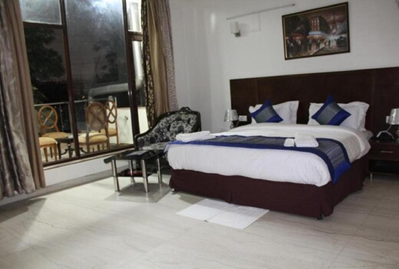 Lime Tree Hotel Sushant Lok Gurgaon Sector 29 Next To Iffco Chowk Metro מראה חיצוני תמונה