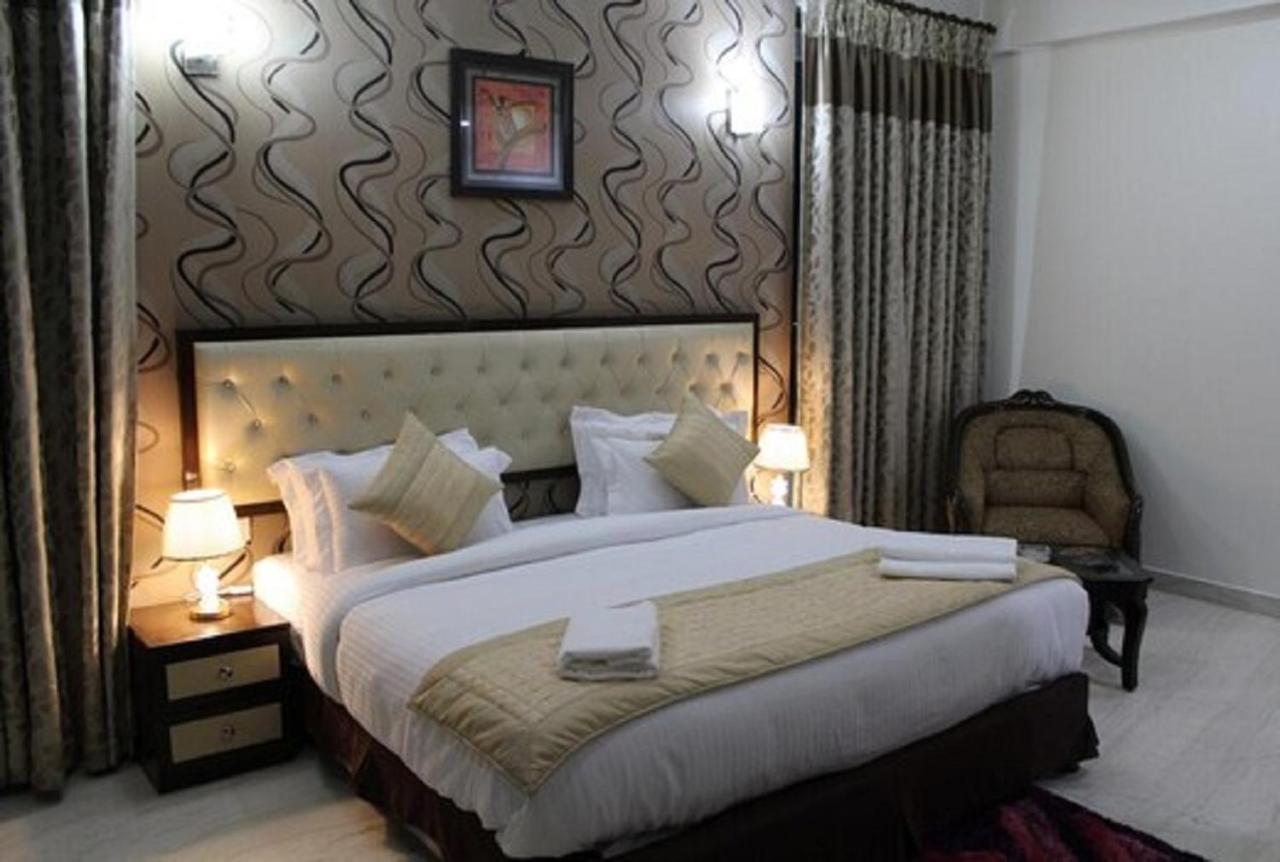 Lime Tree Hotel Sushant Lok Gurgaon Sector 29 Next To Iffco Chowk Metro מראה חיצוני תמונה