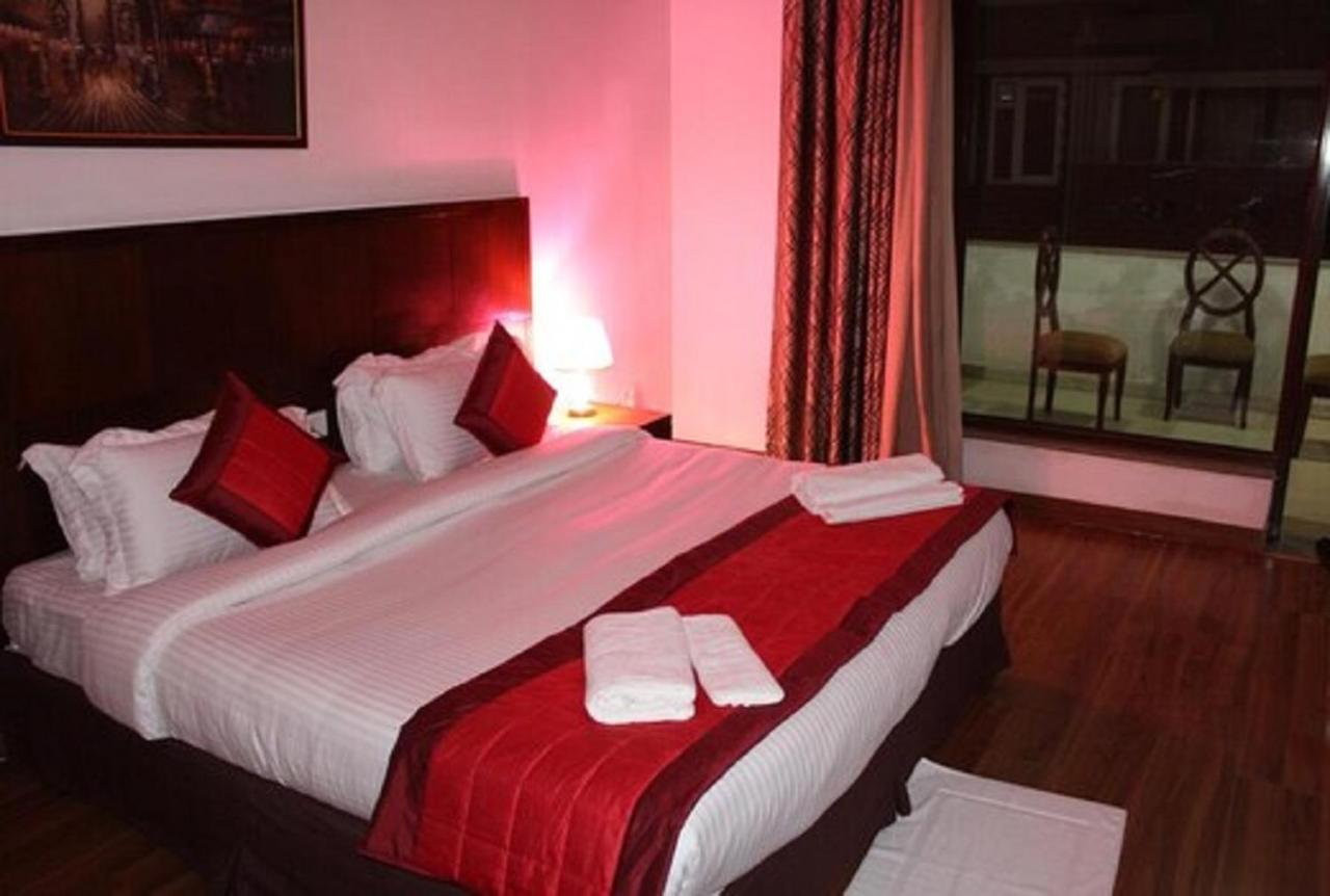 Lime Tree Hotel Sushant Lok Gurgaon Sector 29 Next To Iffco Chowk Metro מראה חיצוני תמונה