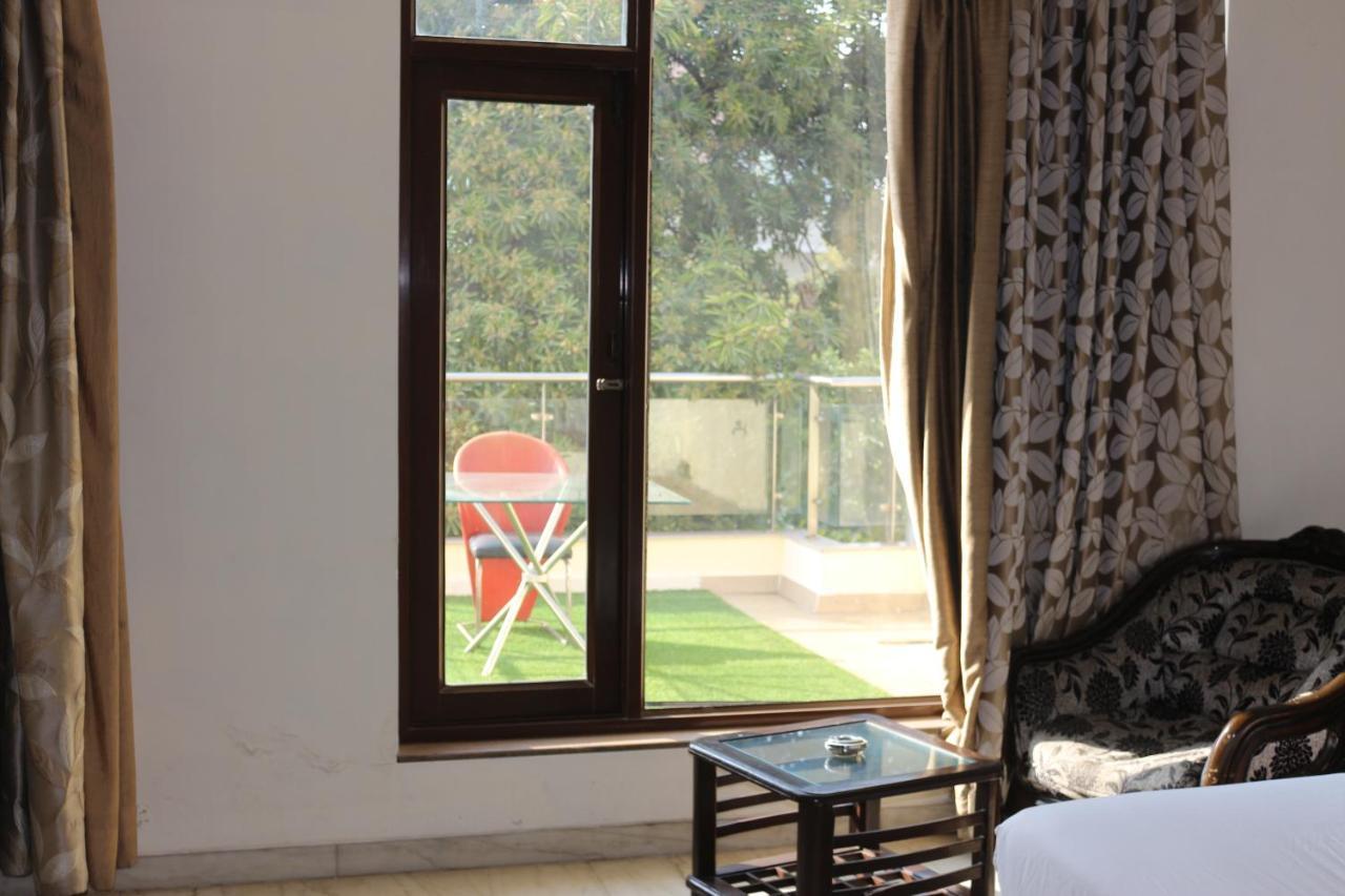 Lime Tree Hotel Sushant Lok Gurgaon Sector 29 Next To Iffco Chowk Metro מראה חיצוני תמונה