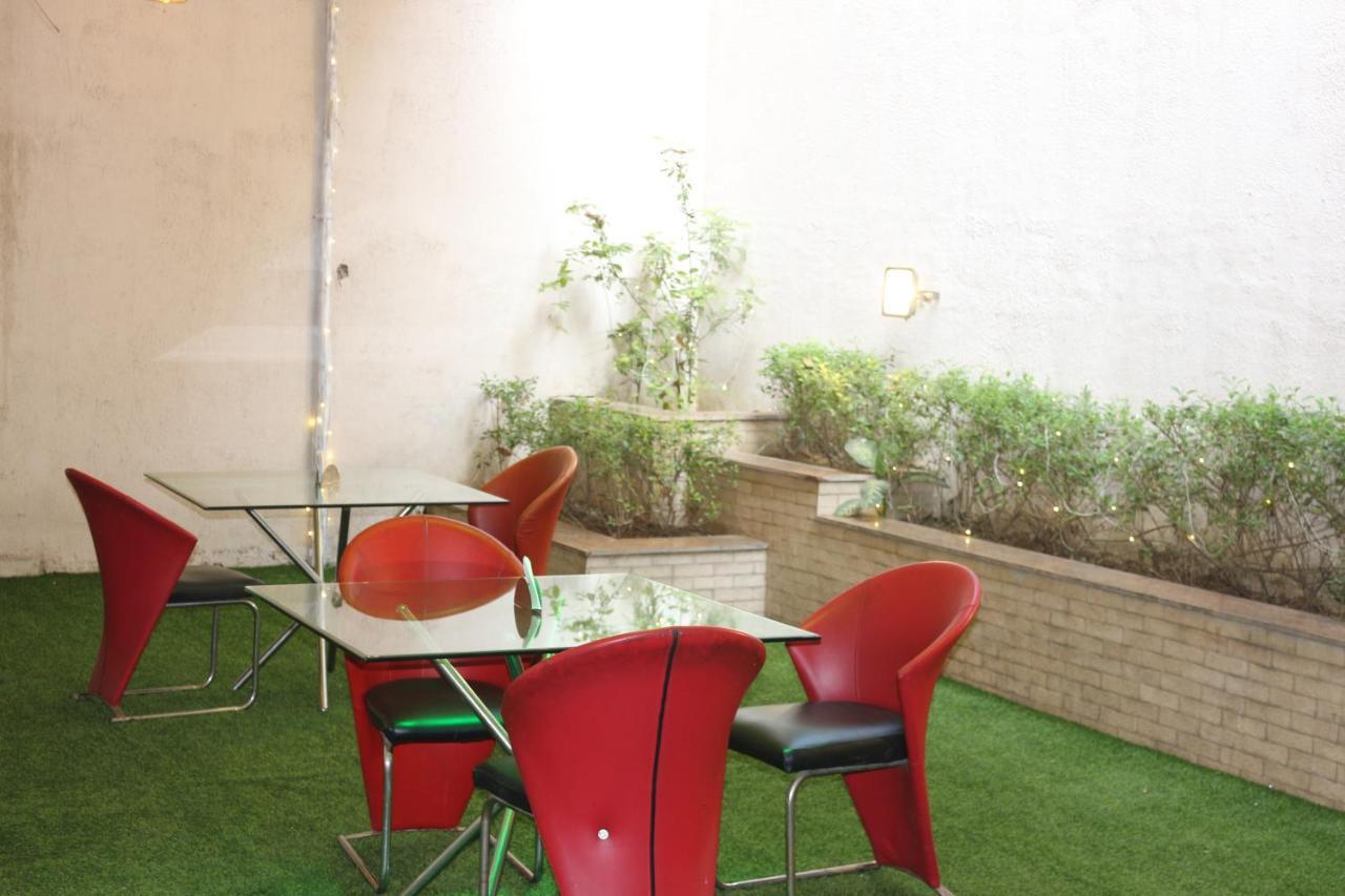 Lime Tree Hotel Sushant Lok Gurgaon Sector 29 Next To Iffco Chowk Metro מראה חיצוני תמונה