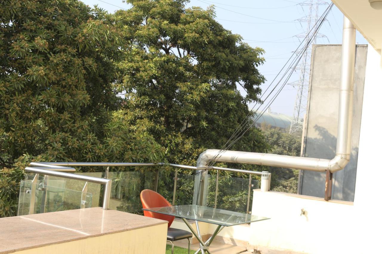 Lime Tree Hotel Sushant Lok Gurgaon Sector 29 Next To Iffco Chowk Metro מראה חיצוני תמונה